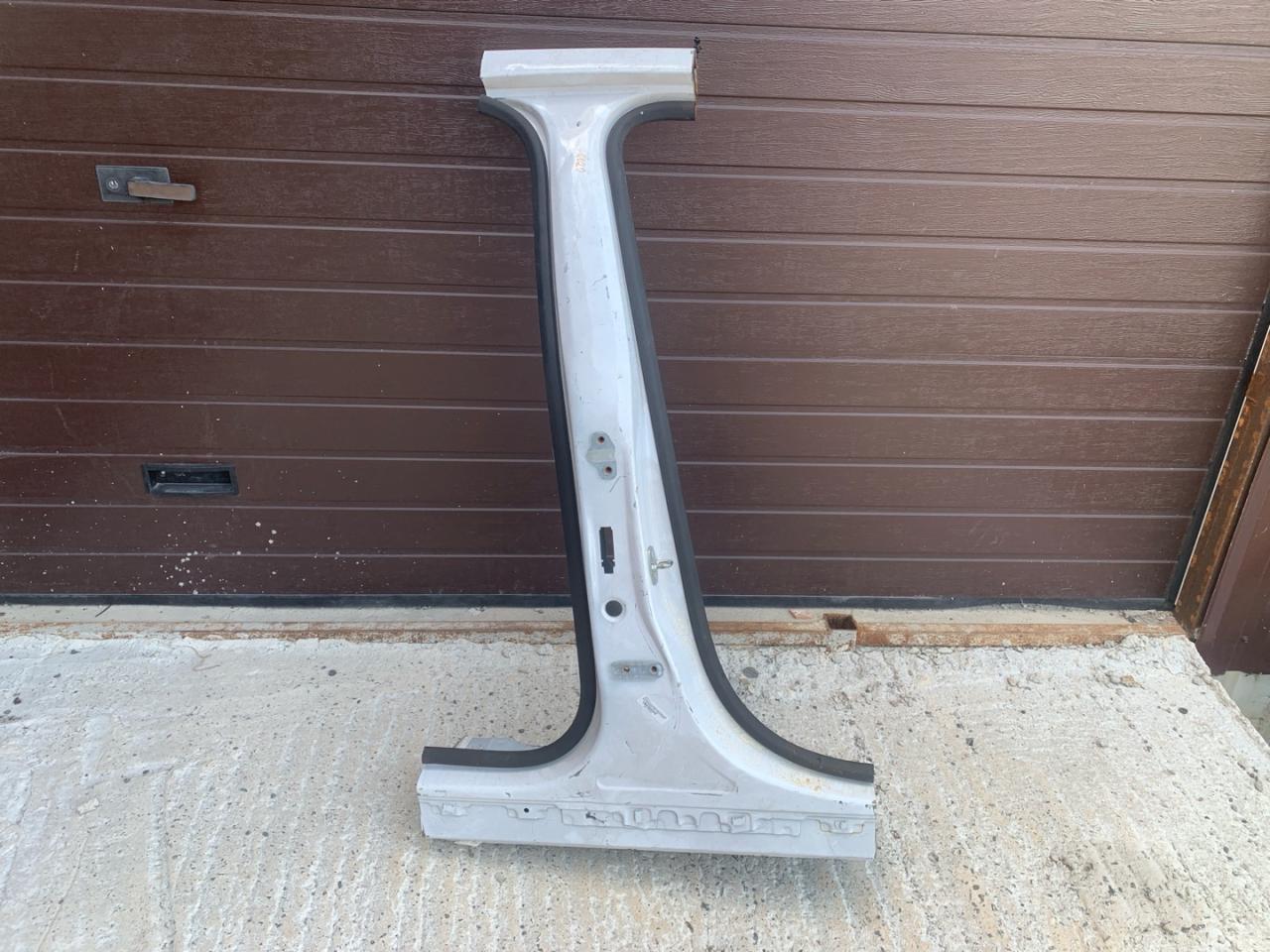 Стойка кузовная центральная правая GMC Terrain 2 поколение 2019, 1.5 л., бензин, АКПП, белый, внедорожник 5 дв. - фото №1