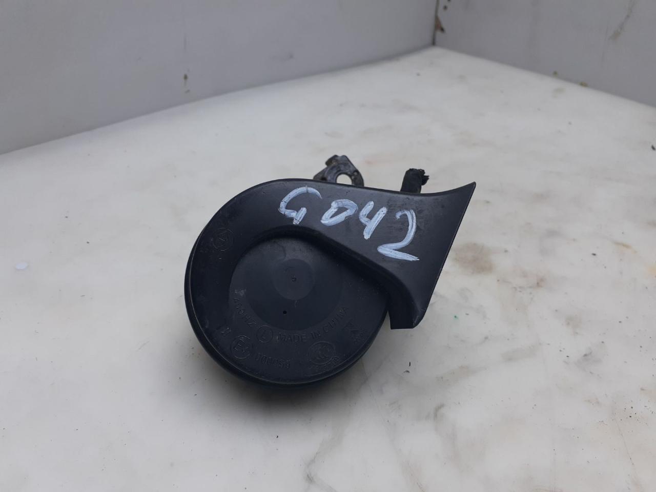 сигнал (клаксон) Buick Encore 1 поколение 2014, 1.4 л., бензин, АКПП, баклажан, внедорожник 5 дв. - фото №1