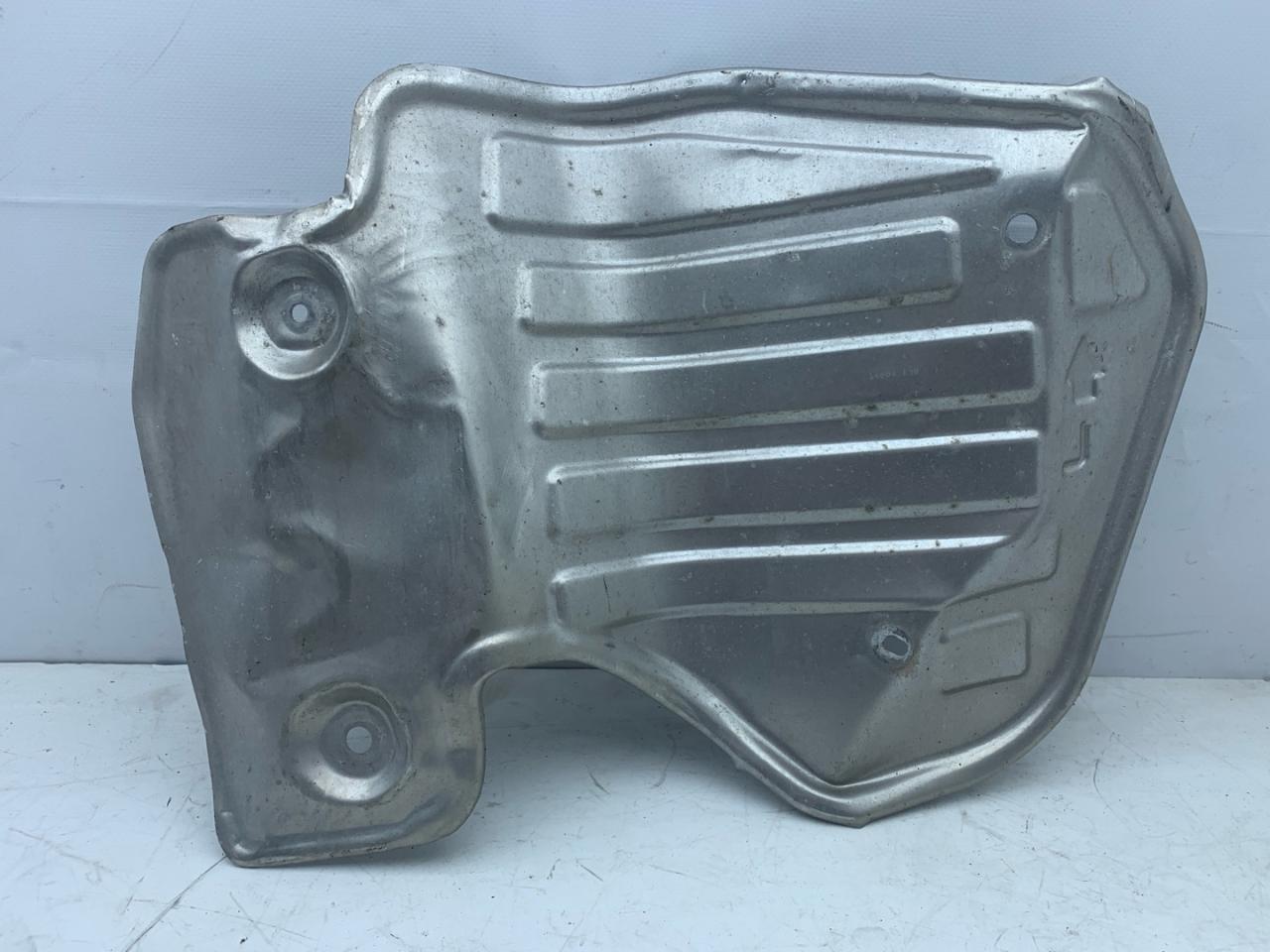 тепловой экран глушителя Acura RDX 3 поколение 2019, 2.0 л., бензин, АКПП, белый, внедорожник 5 дв., полный привод - фото №1