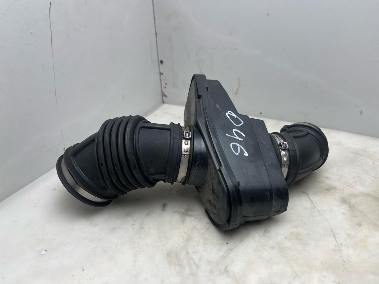 патрубок воздушного фильтра Chevrolet Equinox 3 поколение 2018, 2.0 л., бензин, АКПП, синий, внедорожник 5 дв., передний привод, 23499764 - фото №1