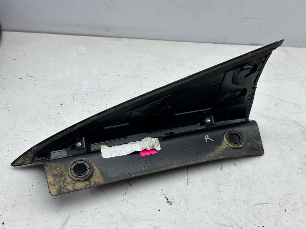 молдинг крыла заднего левого Acura RDX 3 поколение 2019, 2.0 л., бензин, АКПП, белый, внедорожник 5 дв., полный привод, 75660TJBAA02021 - фото №1