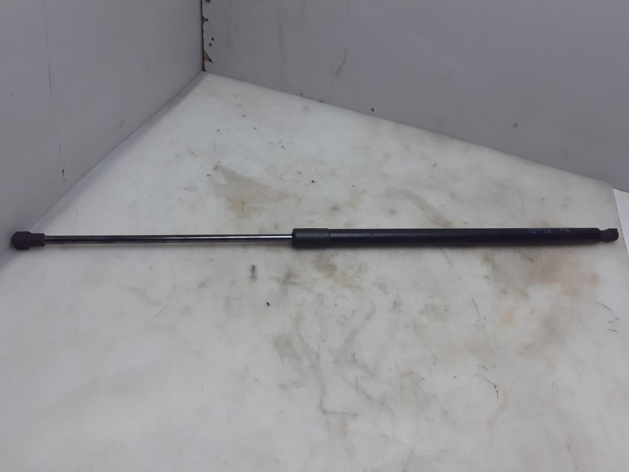 амортизатор капота Buick Encore 1 поколение 2014, 1.4 л., бензин, АКПП, баклажан, внедорожник 5 дв., 95095593 - фото №1