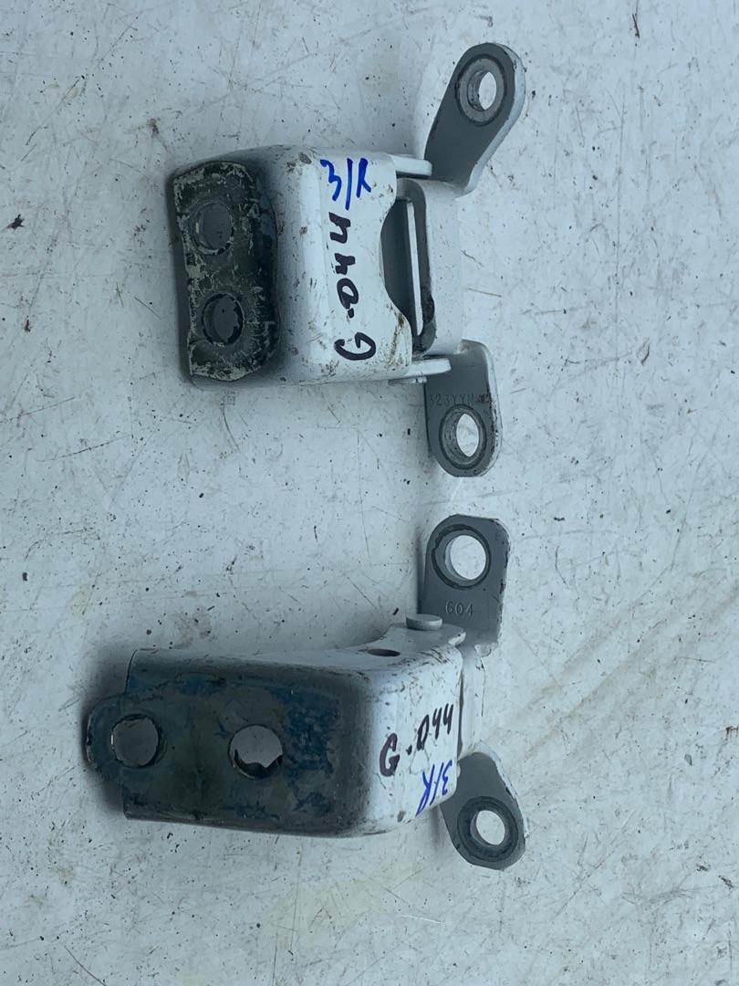 петля двери Acura RDX 3 поколение 2019, 2.0 л., бензин, АКПП, белый, внедорожник 5 дв., полный привод - фото №1