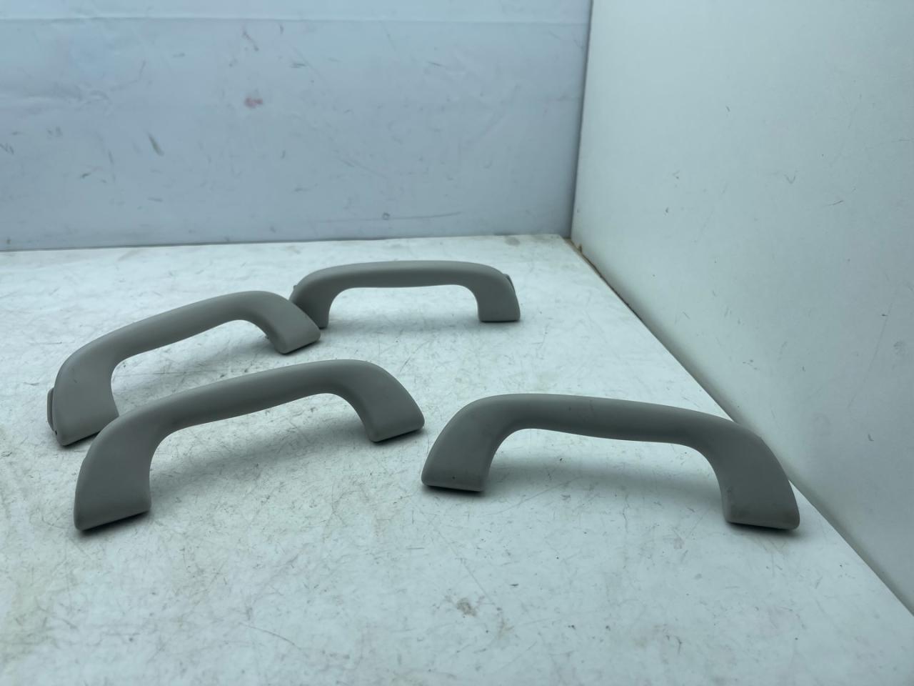 ручка внутренняя потолочная Subaru Forester 5 поколение (SK) 2020, 2.5 л., бензин, АКПП, серый, внедорожник 5 дв., полный привод - фото №1