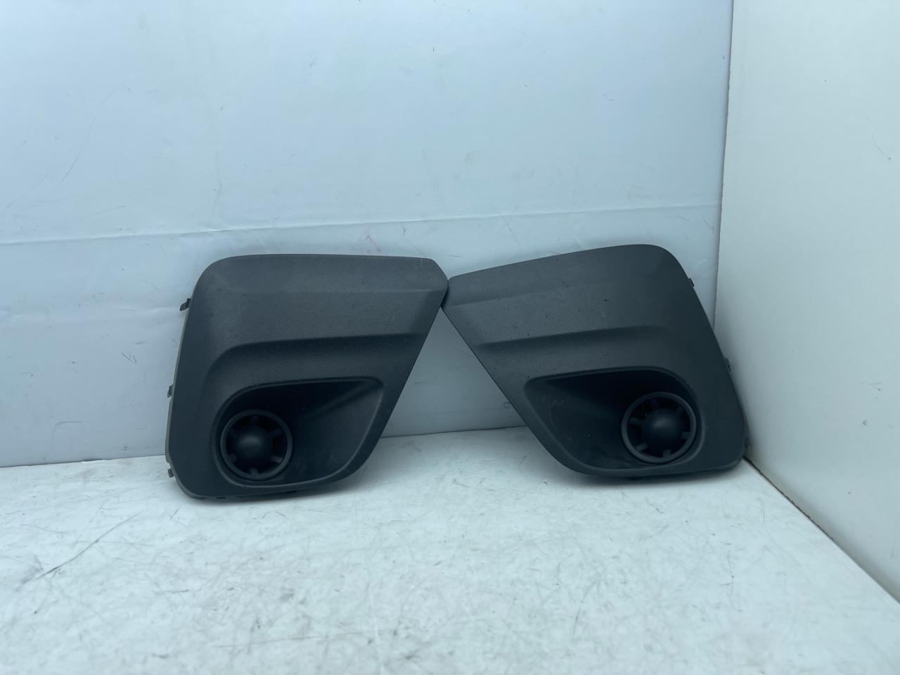 рамка фары противотуманной левой Subaru Forester 5 поколение (SK) 2020, 2.5 л., бензин, АКПП, серый, внедорожник 5 дв., полный привод, 57731SJ050, 57731SJ040 - фото №1