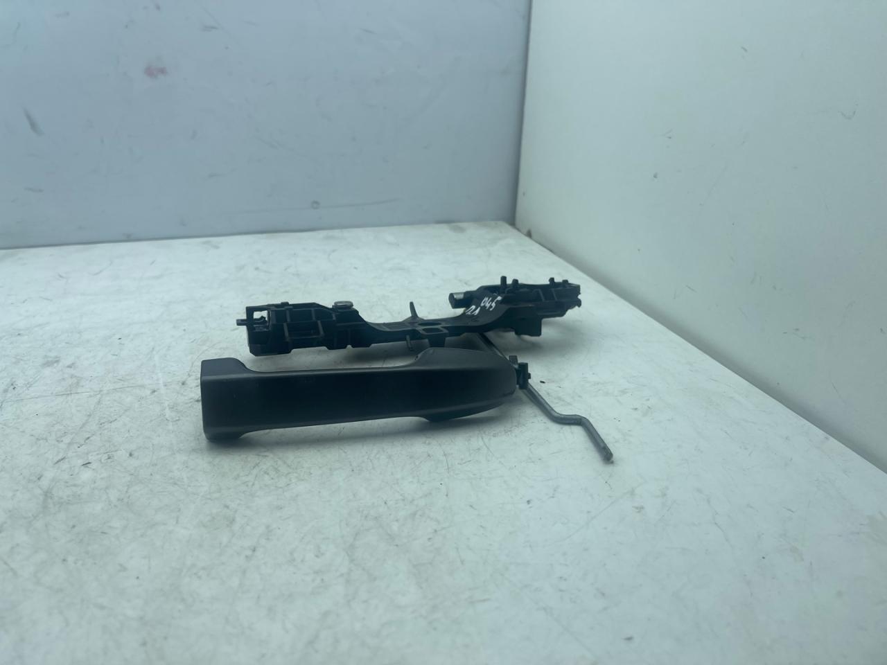 ручка наружная Subaru Forester 5 поколение (SK) 2020, 2.5 л., бензин, АКПП, серый, внедорожник 5 дв., полный привод - фото №1