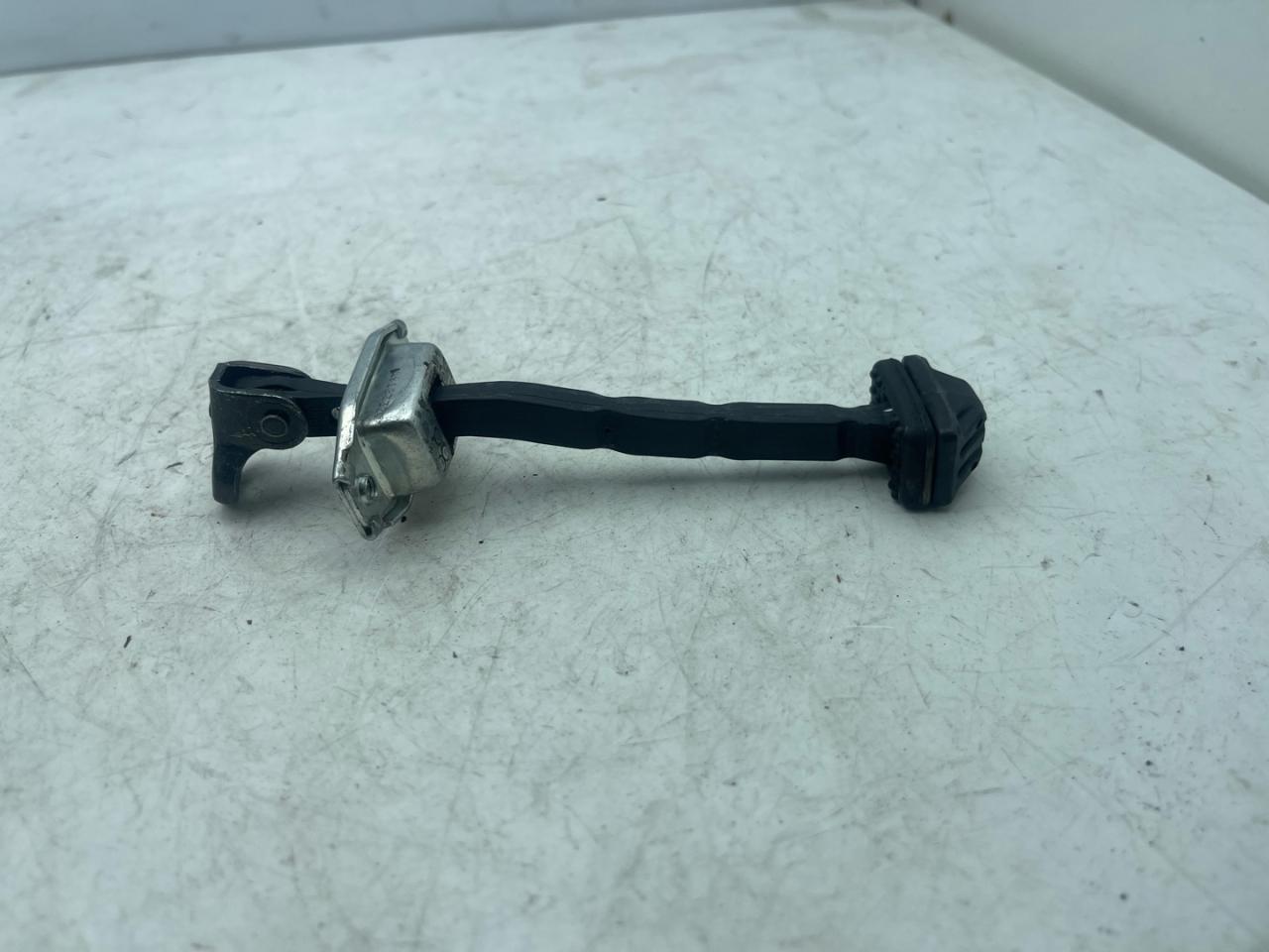 ограничитель открывания двери Acura RDX 3 поколение 2019, 2.0 л., бензин, АКПП, белый, внедорожник 5 дв., полный привод, 72880-TJB-A01 - фото №1