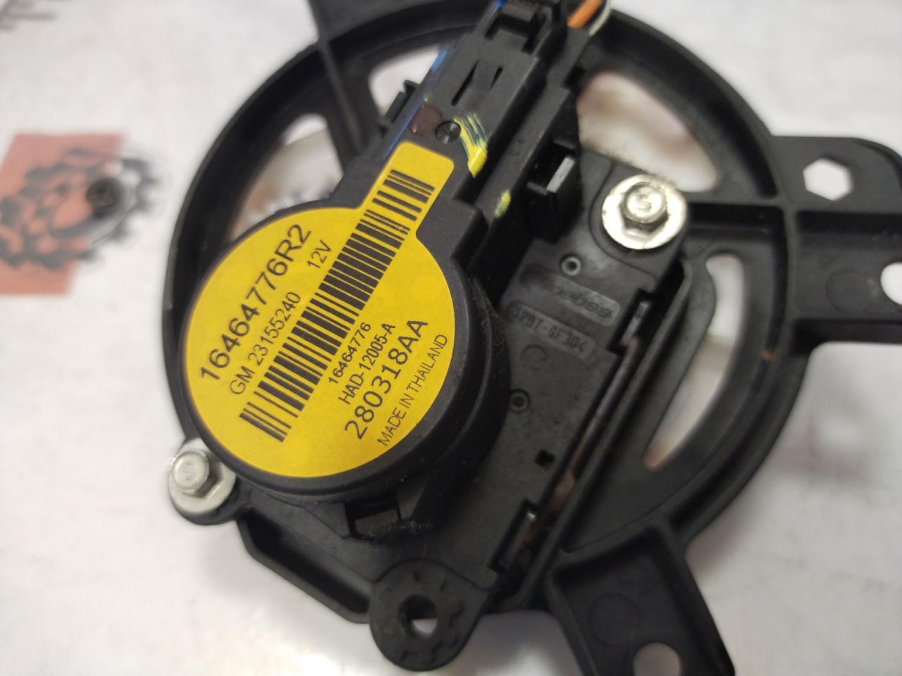 моторчик заслонки печки Chevrolet Equinox 3 поколение 2019, 1.5 л., бензин, АКПП, серый, внедорожник 5 дв., полный привод, 23155240 - фото №1