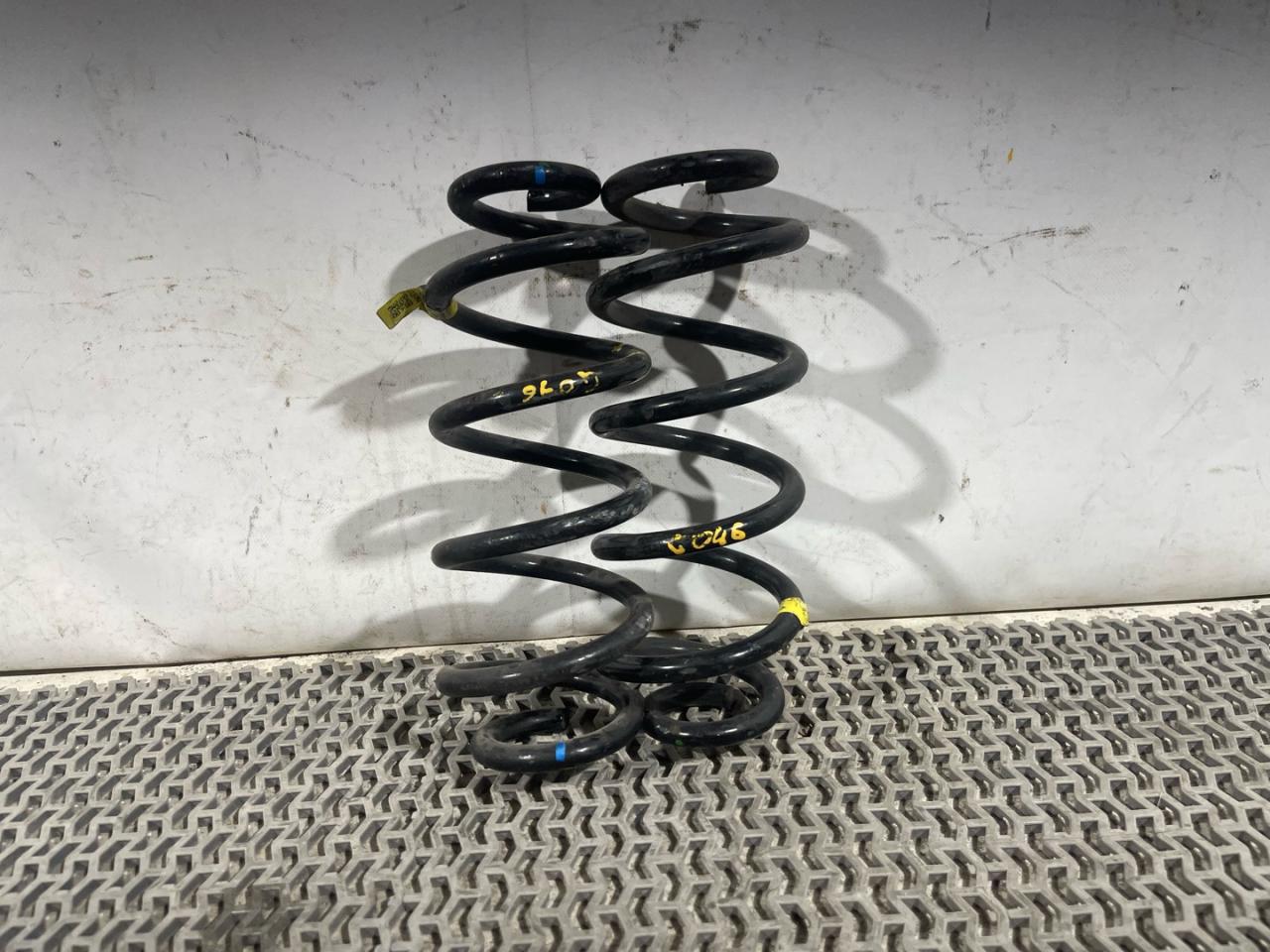 пружина задняя Chevrolet Equinox 3 поколение 2018, 2.0 л., бензин, АКПП, синий, внедорожник 5 дв., передний привод, 23476247 - фото №1