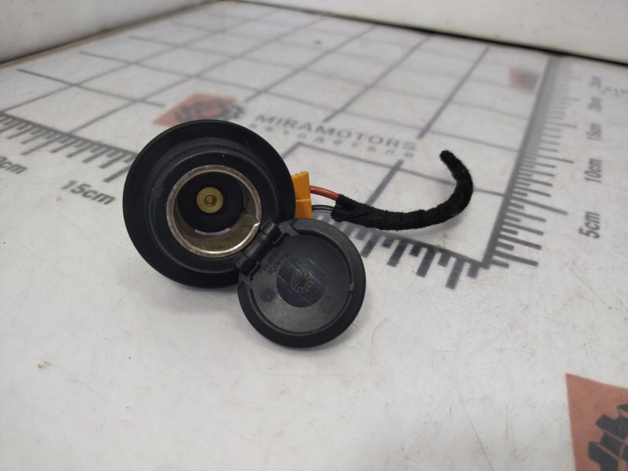 прикуриватель Ford Escape 3 поколение C520 2014, 2.5 л., бензин, АКПП, внедорожник 5 дв. - фото №1