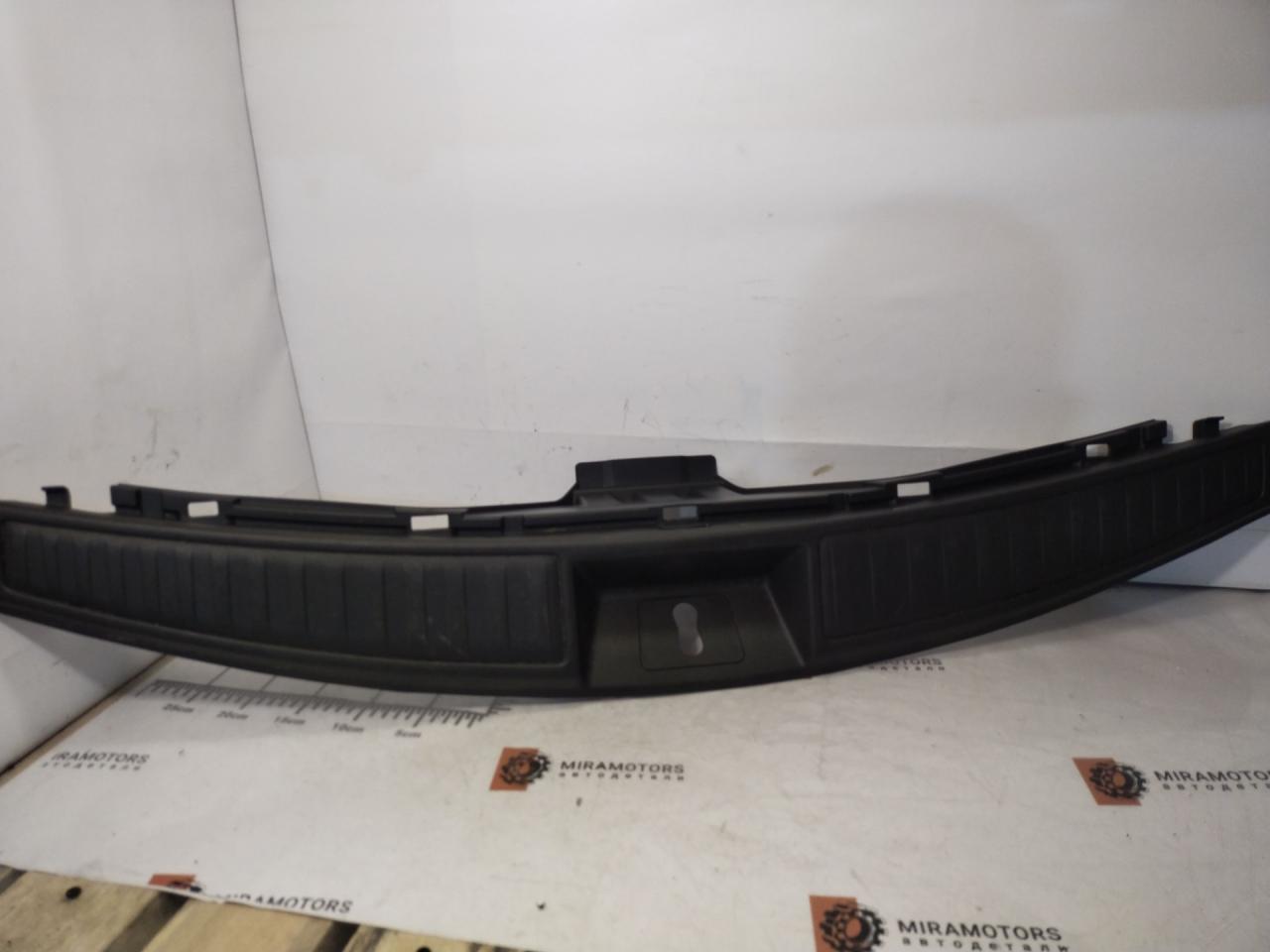 накладка внутренняя на заднюю панель кузова Acura RDX 3 поколение 2019, 2.0 л., бензин, АКПП, белый, внедорожник 5 дв., полный привод, 84640-TJB-A10ZA - фото №1