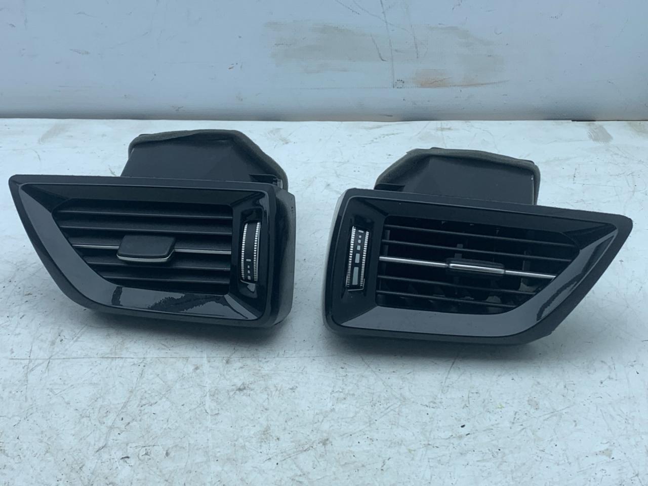 дефлектор обдува салона Acura RDX 3 поколение 2019, 2.0 л., бензин, АКПП, белый, внедорожник 5 дв., полный привод, 77620TJBA0, 77630-TJB-A0, 77620-TJB-A02ZB, 77630-TJB-A02ZB - фото №1