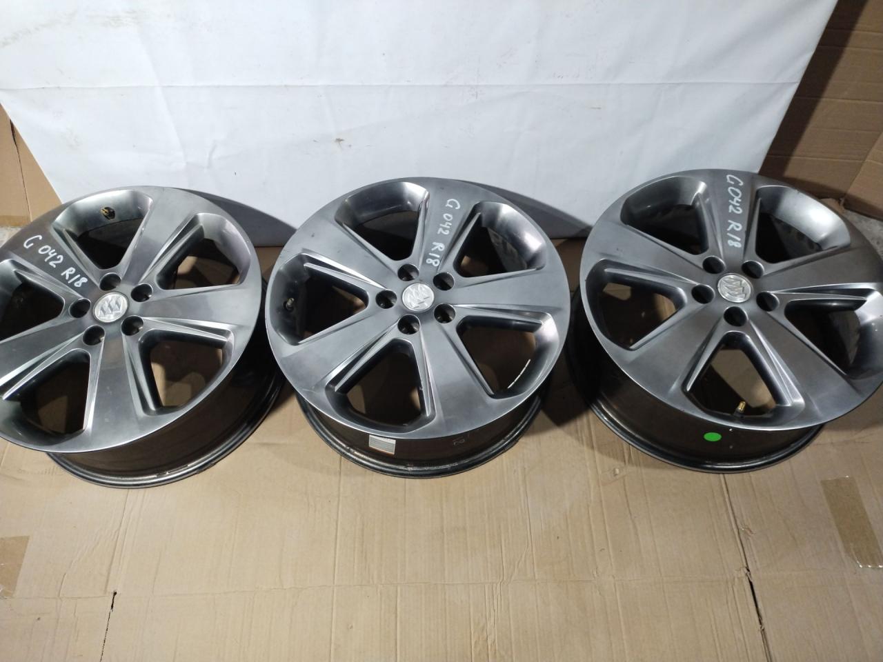 диск литой Buick Encore 1 поколение 2014, 1.4 л., бензин, АКПП, баклажан, внедорожник 5 дв. - фото №1