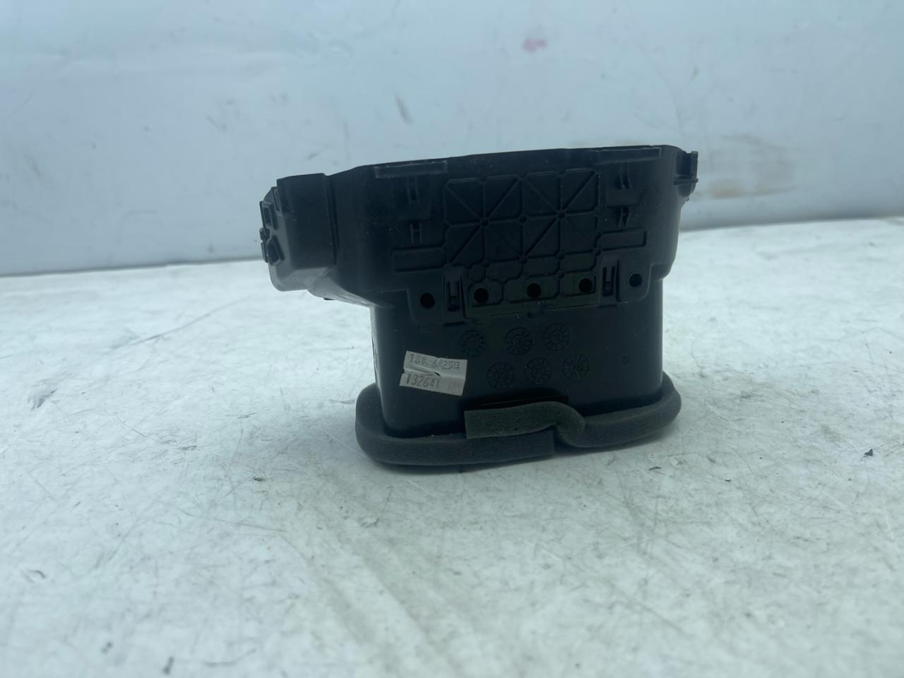 дефлектор обдува салона GMC Terrain 2 поколение 2019, 1.5 л., бензин, АКПП, белый, внедорожник 5 дв., 84421920 - фото №1