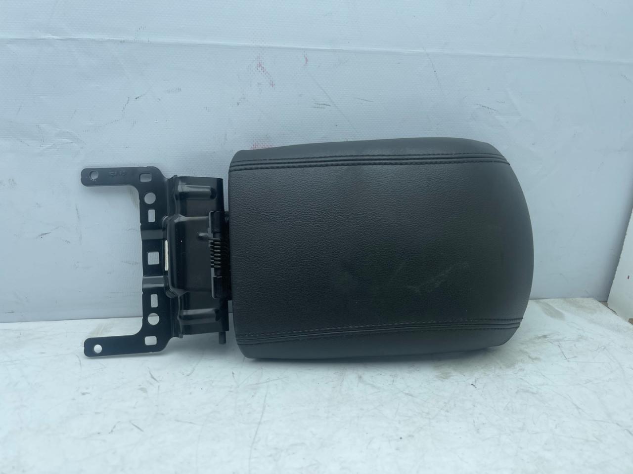 подлокотник Ford Escape 3 поколение C520 2014, 2.5 л., бензин, АКПП, внедорожник 5 дв. - фото №1