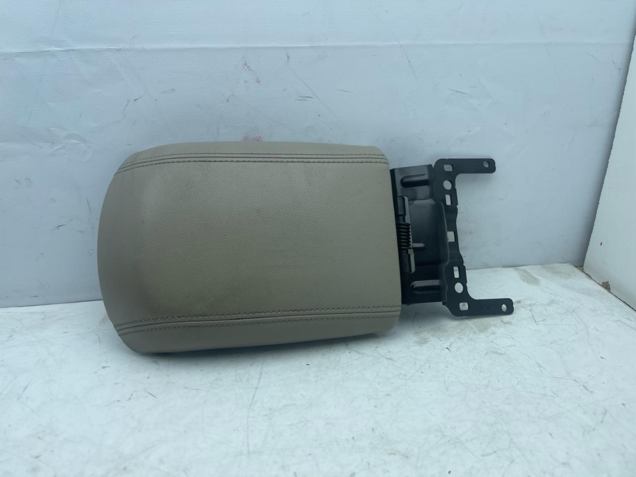 подлокотник Ford Escape 3 поколение C520 2013, 1.5 л., бензин, АКПП, внедорожник 5 дв. - фото №1