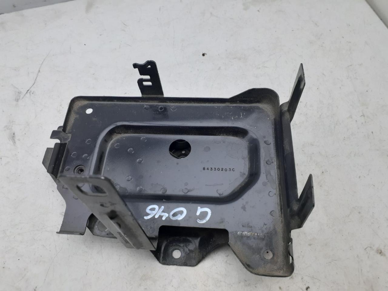 полка аккумулятора Chevrolet Equinox 3 поколение 2018, 2.0 л., бензин, АКПП, синий, внедорожник 5 дв., передний привод, 84330203 - фото №1