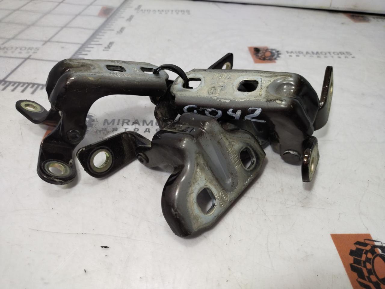 петля двери Buick Encore 1 поколение 2014, 1.4 л., бензин, АКПП, баклажан, внедорожник 5 дв., A046057 - фото №1