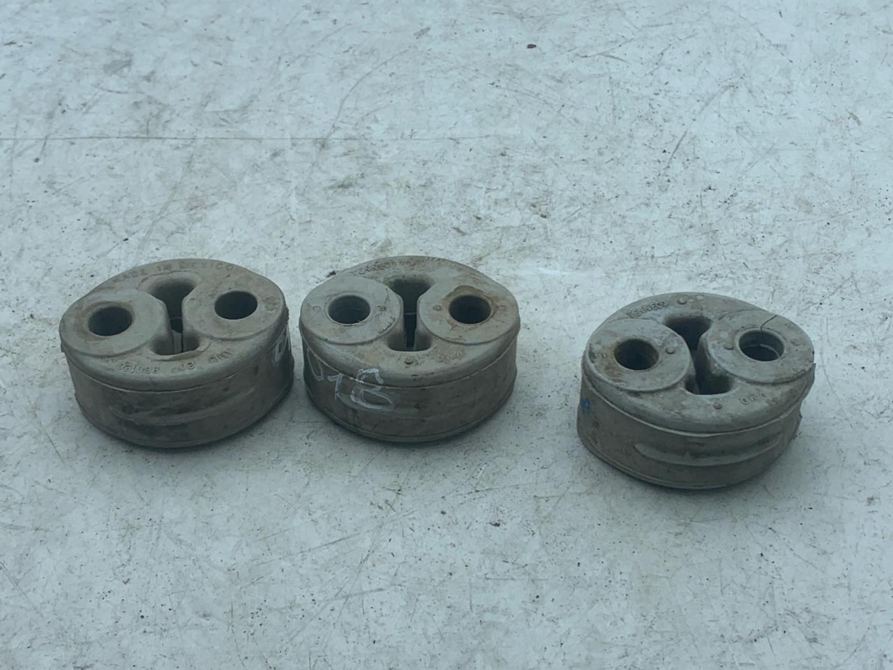 кронштейн глушителя Chevrolet Equinox 3 поколение 2020, 1.5 л., бензин, АКПП, черный, внедорожник 5 дв. - фото №1