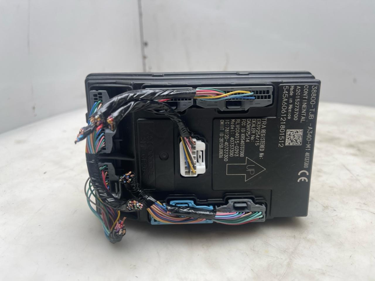 Блок управления BCM (Body Control Module) Acura RDX 3 поколение 2019, 2.0 л., бензин, АКПП, белый, внедорожник 5 дв., полный привод, 38800TJBA340M1 - фото №1