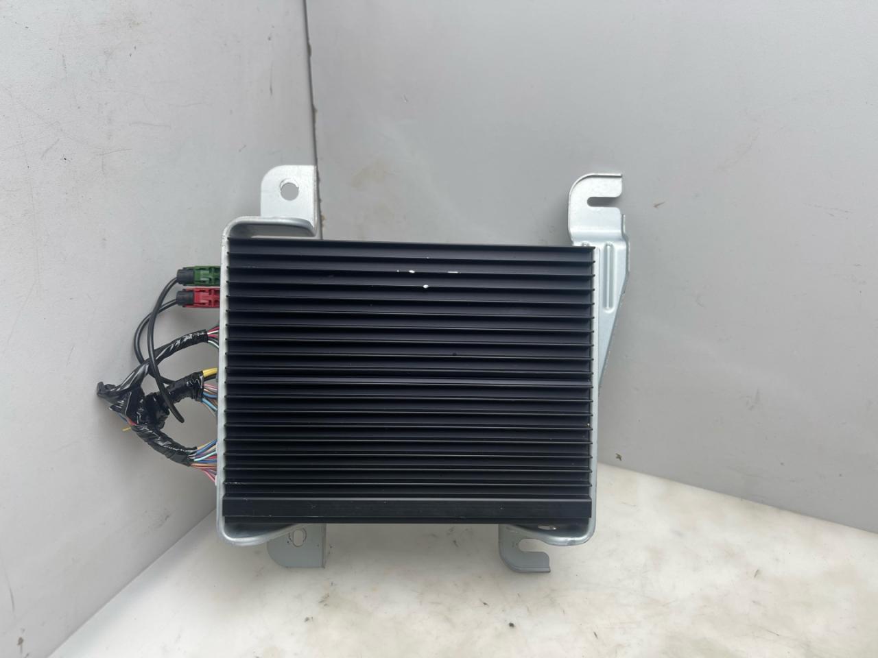 усилитель музыкальный Acura RDX 3 поколение 2019, 2.0 л., бензин, АКПП, белый, внедорожник 5 дв., полный привод, 39186TJBA21 - фото №1