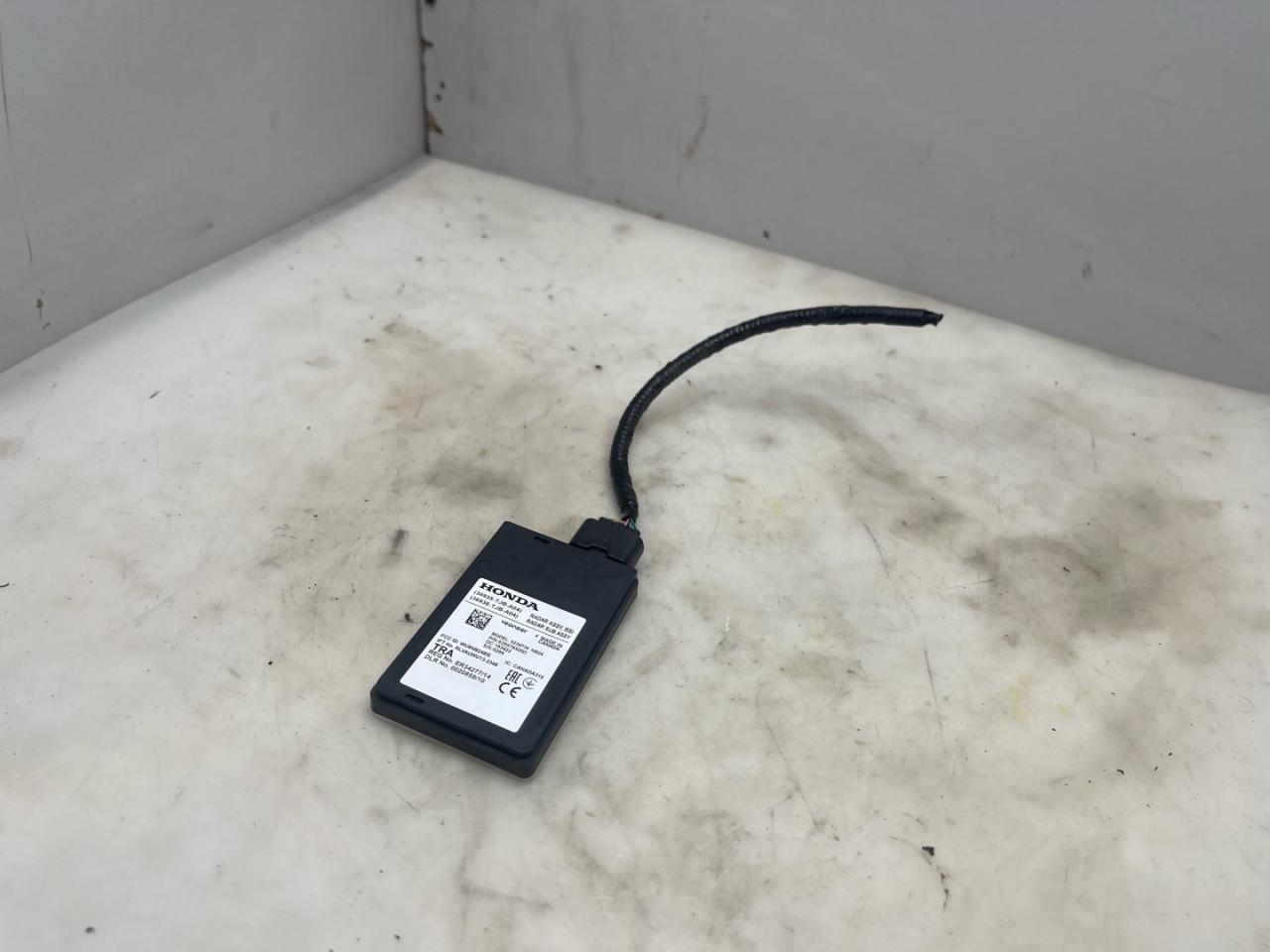 датчик мертвых (слепых) зон Acura RDX 3 поколение 2019, 2.0 л., бензин, АКПП, белый, внедорожник 5 дв., полный привод, 36935TJBA04, 36936TJBA04 - фото №1