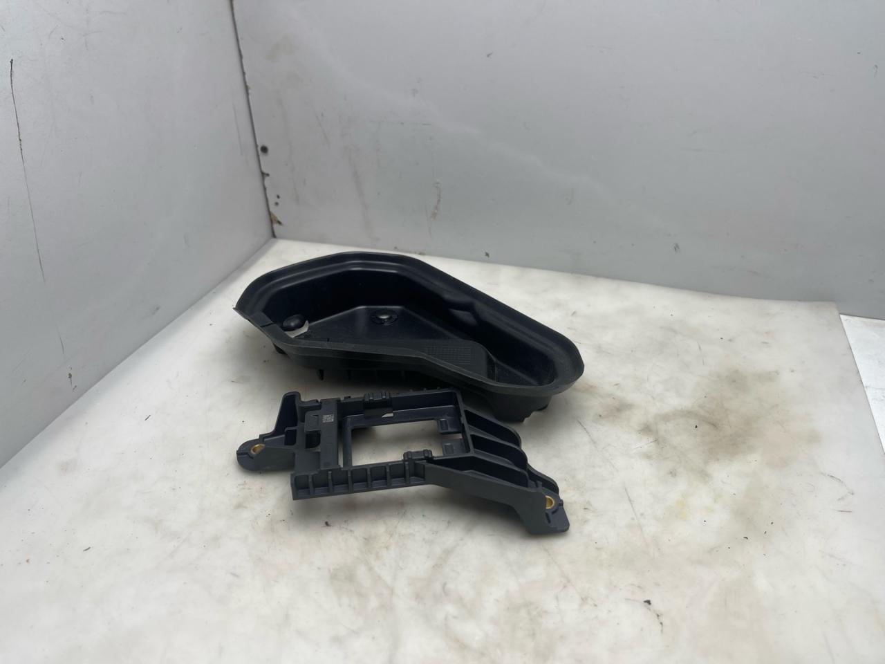 Кронштейн крепления датчика мертвых зон Acura RDX 3 поколение 2019, 2.0 л., бензин, АКПП, белый, внедорожник 5 дв., полный привод, 36934TJBA0 - фото №1