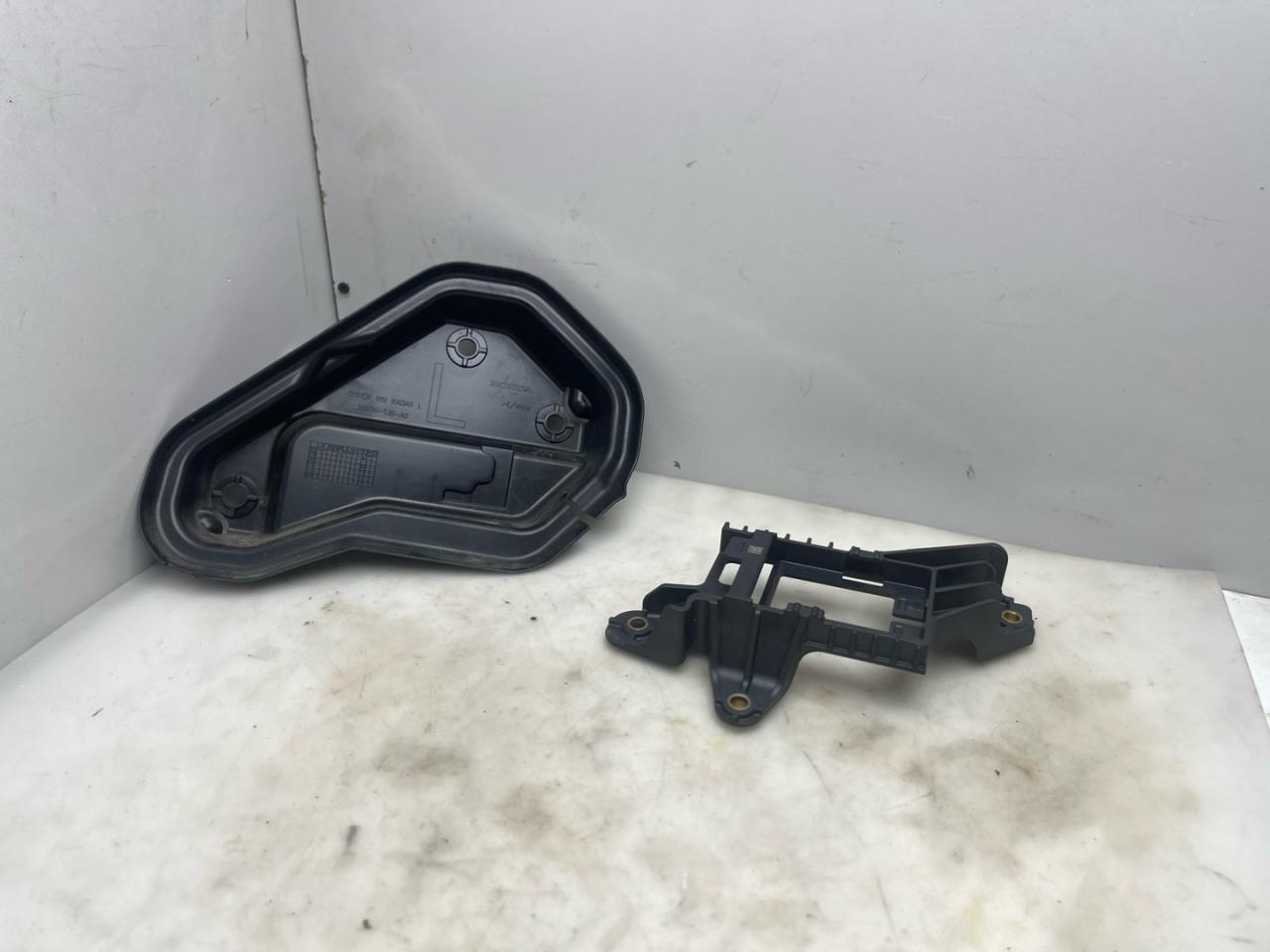 Кронштейн крепления датчика мертвых зон Acura RDX 3 поколение 2019, 2.0 л., бензин, АКПП, белый, внедорожник 5 дв., полный привод, 36939TJBA0 - фото №1