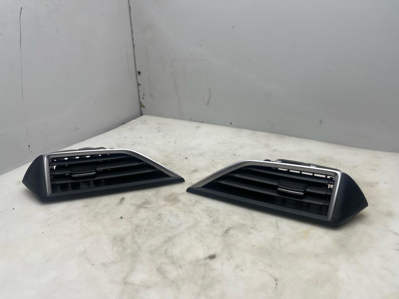 дефлектор обдува салона Subaru Forester 5 поколение (SK) 2020, 2.5 л., бензин, АКПП, серый, внедорожник 5 дв., полный привод, 66100SJ010, 66100SJ000 - фото №1