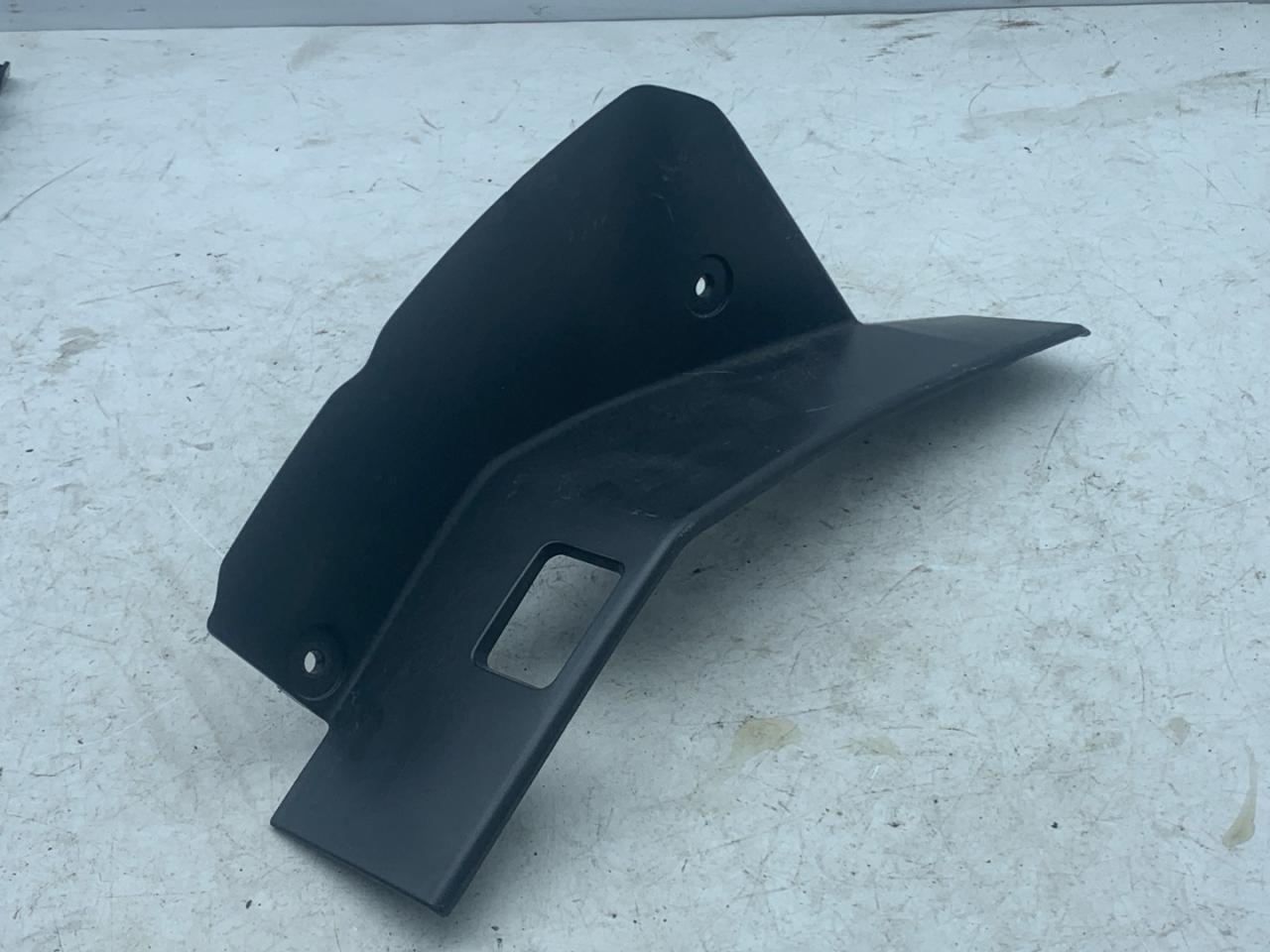 накладка под фонарь левый Subaru Forester 5 поколение (SK) 2020, 2.5 л., бензин, АКПП, серый, внедорожник 5 дв., полный привод, 84953SJ010 - фото №1