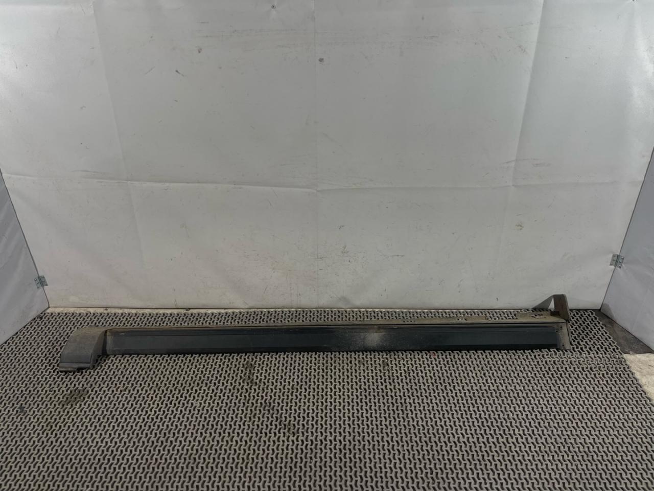 накладка на порог Ford Bronco Sport 1 поколение 2021, 1.5 л., бензин, АКПП, серебряный, внедорожник 5 дв., полный подключаемый привод, M1PBS10154AAFVNYA, M1PBS10154AA - фото №1