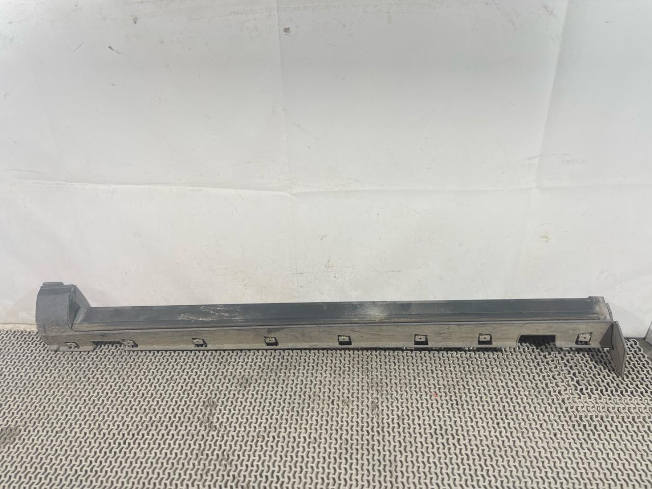 накладка на порог Ford Bronco Sport 1 поколение 2021, 1.5 л., бензин, АКПП, серебряный, внедорожник 5 дв., полный подключаемый привод, M1PBS10155AAFVNYA, M1PBS10155AA - фото №1