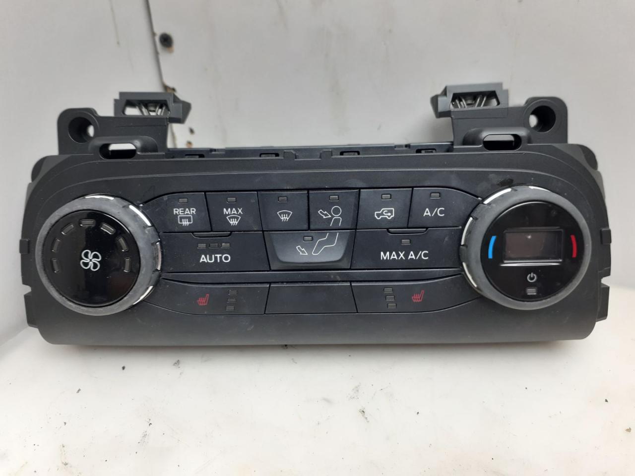 блок управления печки / климат-контроля Ford Bronco Sport 1 поколение 2021, 1.5 л., бензин, АКПП, серебряный, внедорожник 5 дв., полный подключаемый привод, M1PT18C613LE - фото №1