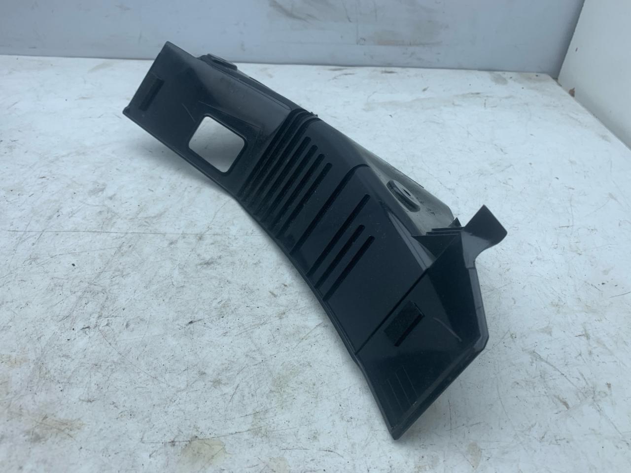 накладка под фонарь правый Subaru Forester 5 поколение (SK) 2020, 2.5 л., бензин, АКПП, серый, внедорожник 5 дв., полный привод, 84953SJ000 - фото №1