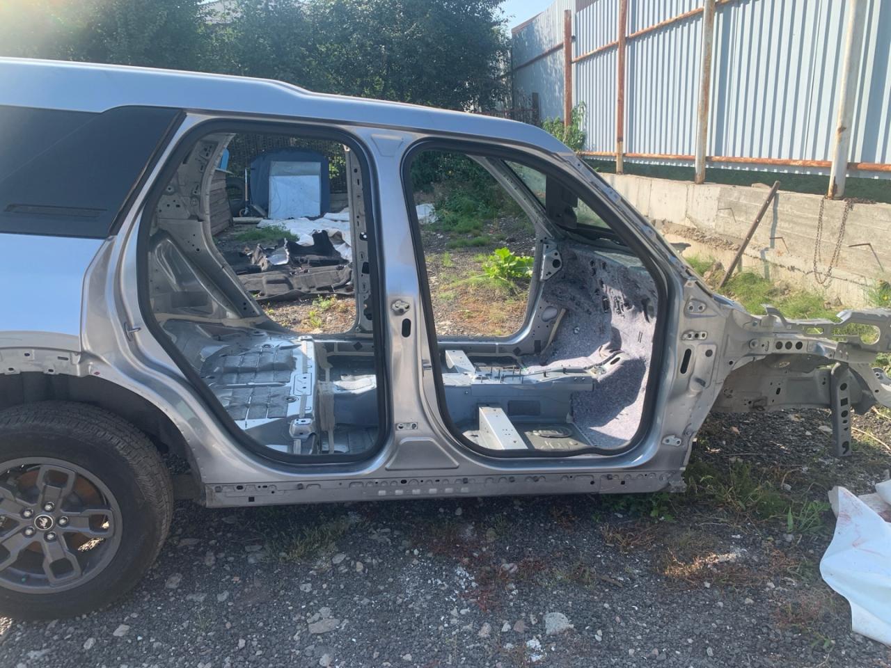 Стойка кузовная центральная правая Ford Bronco Sport 1 поколение 2021, 1.5 л., бензин, АКПП, серебряный, внедорожник 5 дв., полный подключаемый привод - фото №1