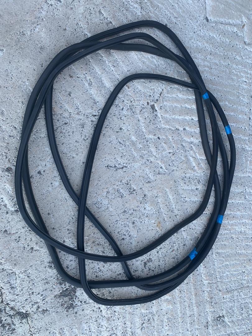 уплотнитель двери Ford Bronco Sport 1 поколение 2021, 1.5 л., бензин, АКПП, серебряный, внедорожник 5 дв., полный подключаемый привод - фото №1