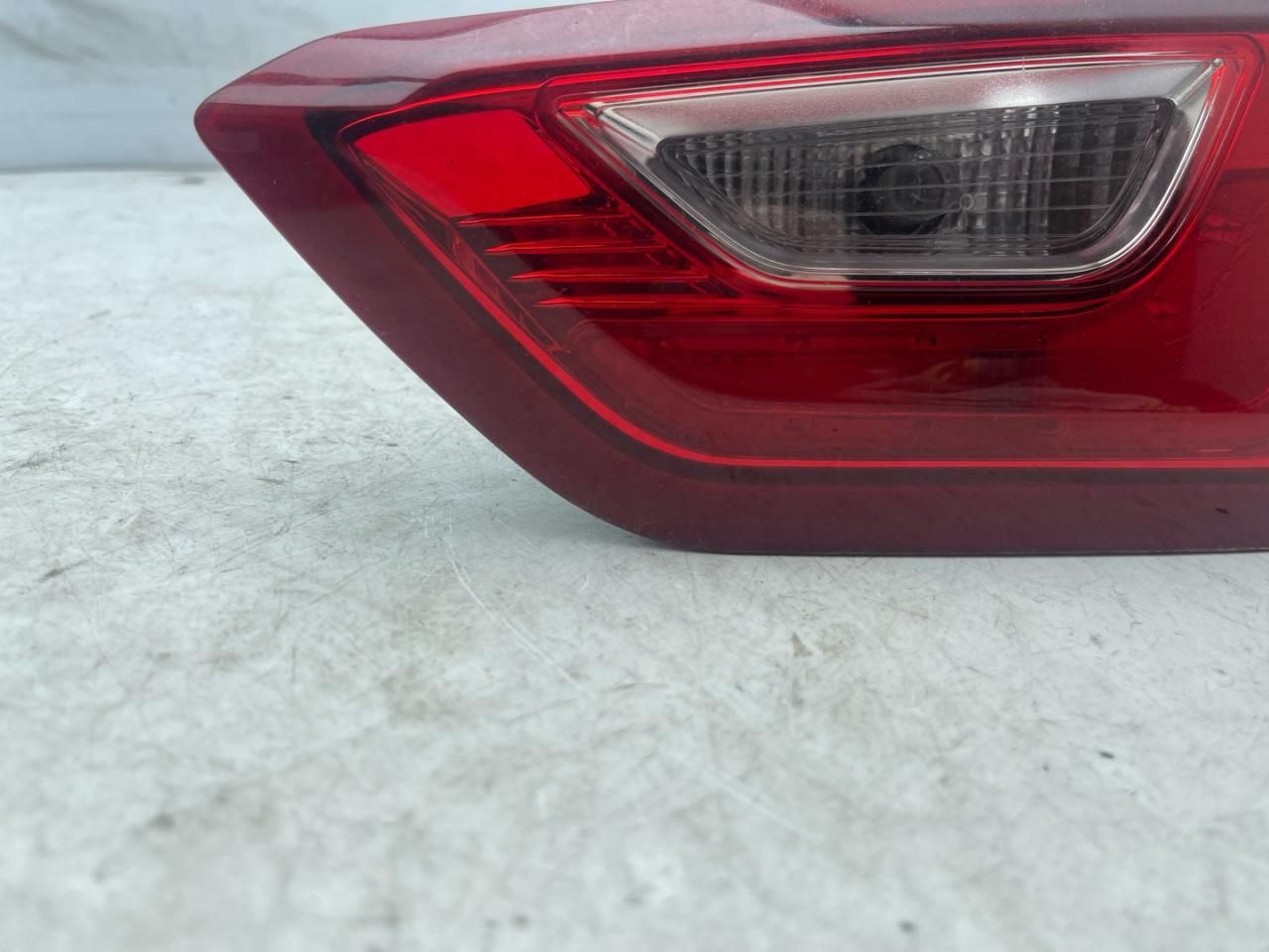 фонарь крышки багажника правый Chevrolet Malibu 9 поколение 2017, 1.5 л., бензин, АКПП, седан, 84130997 - фото №1