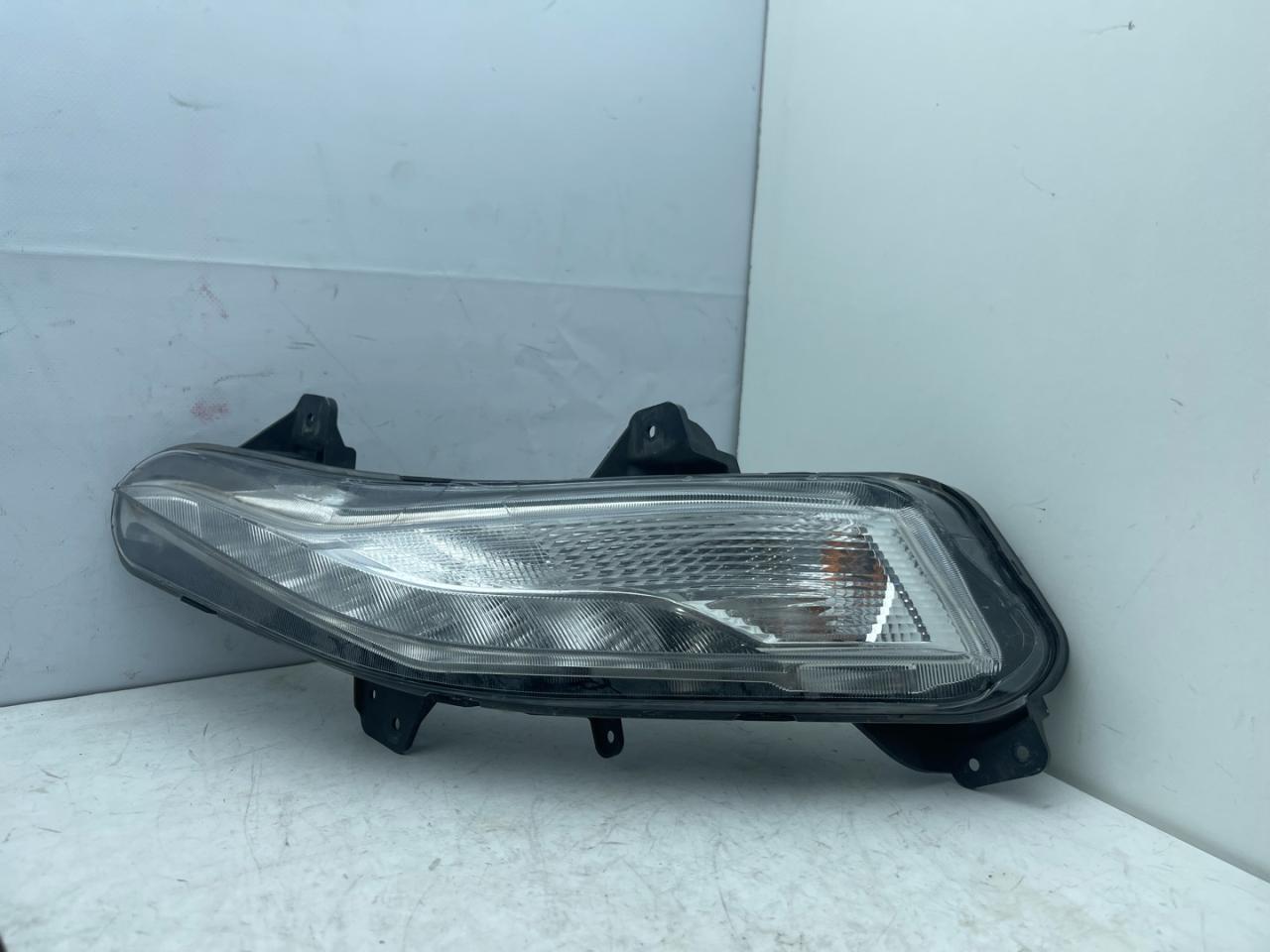 фара противотуманная правая Chevrolet Malibu 9 поколение 2017, 1.5 л., бензин, АКПП, седан, 84575552 - фото №1
