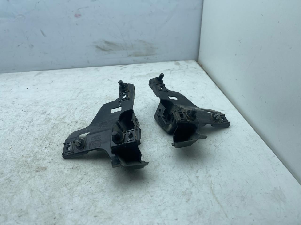 Крепление бампера заднего Ford Bronco Sport 1 поколение 2021, 1.5 л., бензин, АКПП, серебряный, внедорожник 5 дв., полный подключаемый привод, M1PB17E850AB, M1PB17E851AB - фото №1