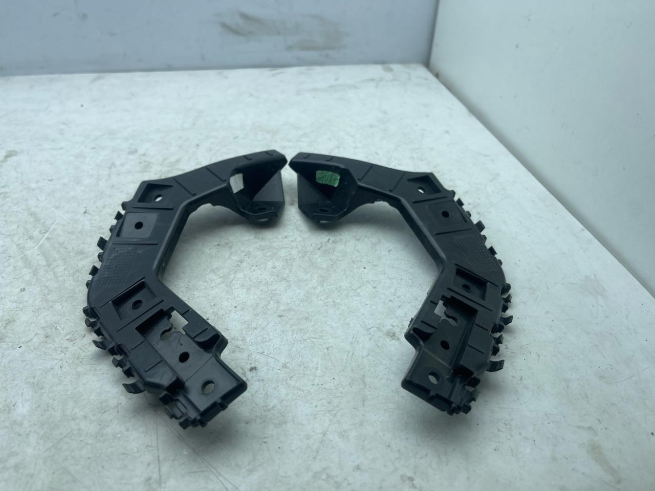 Крепление бампера заднего Ford Bronco Sport 1 поколение 2021, 1.5 л., бензин, АКПП, серебряный, внедорожник 5 дв., полный подключаемый привод, M1PB17D981AB, M1PB17D980AB - фото №1