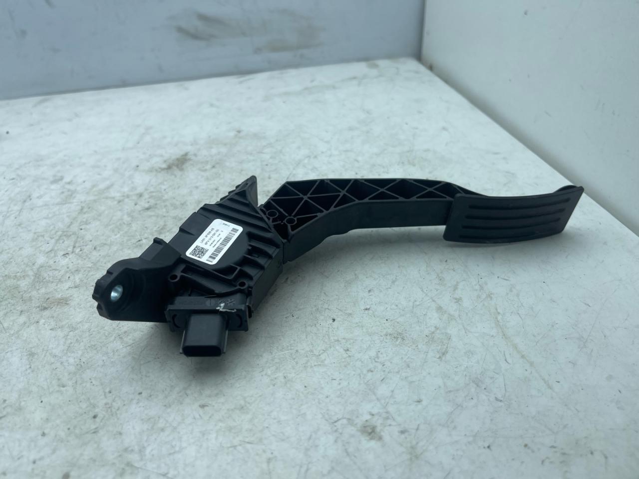 педаль Ford Bronco Sport 1 поколение 2021, 1.5 л., бензин, АКПП, серебряный, внедорожник 5 дв., полный подключаемый привод, LX619F836 - фото №1