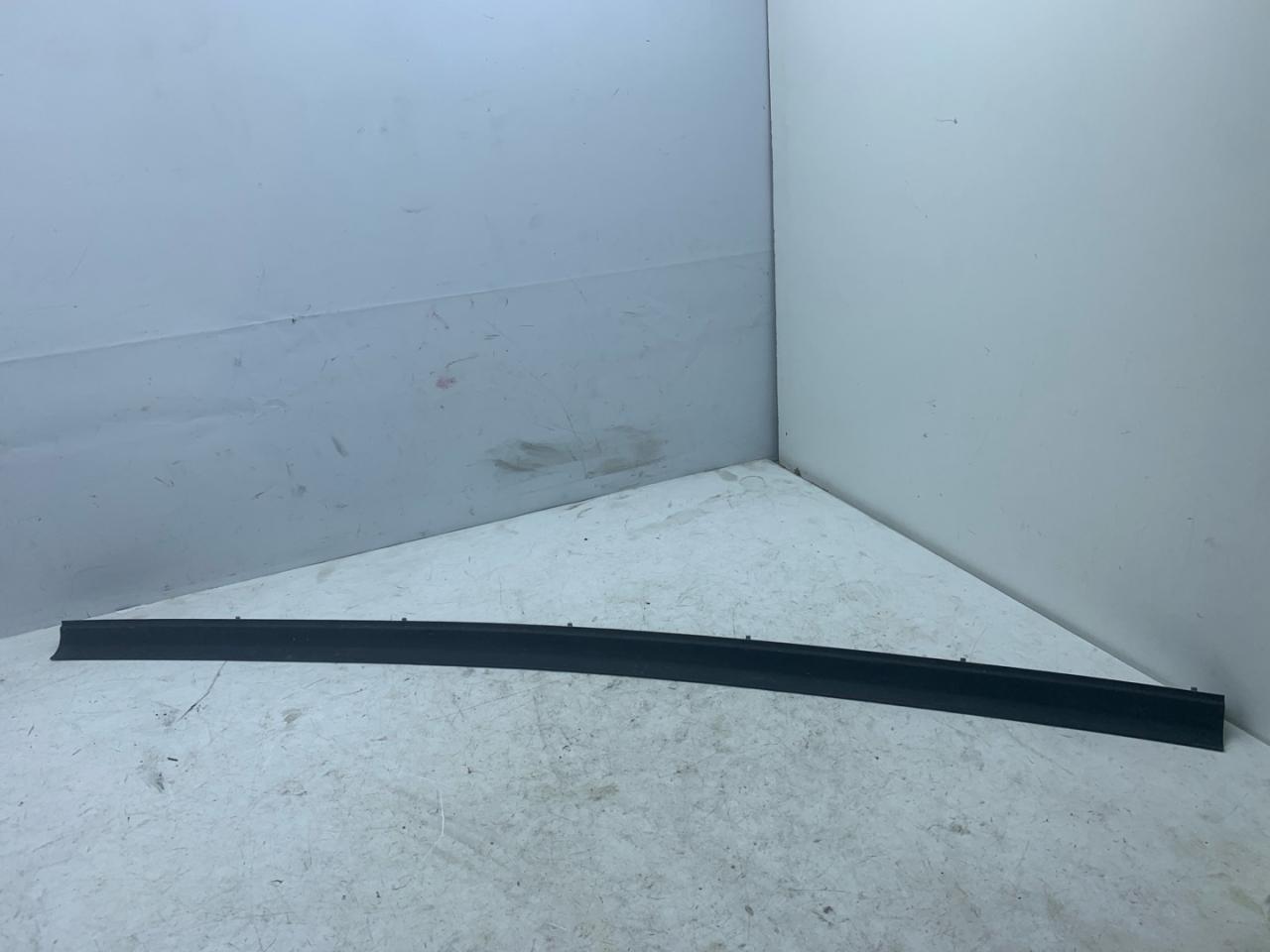 уплотнитель двери Subaru Forester 5 поколение (SK) 2020, 2.5 л., бензин, АКПП, серый, внедорожник 5 дв., полный привод - фото №1