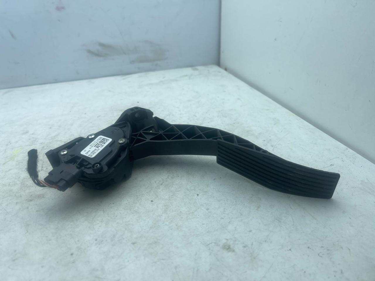 педаль Chevrolet Equinox 3 поколение 2019, 2.0 л., бензин, АКПП, черный, внедорожник 5 дв., полный привод, 84366778 - фото №1