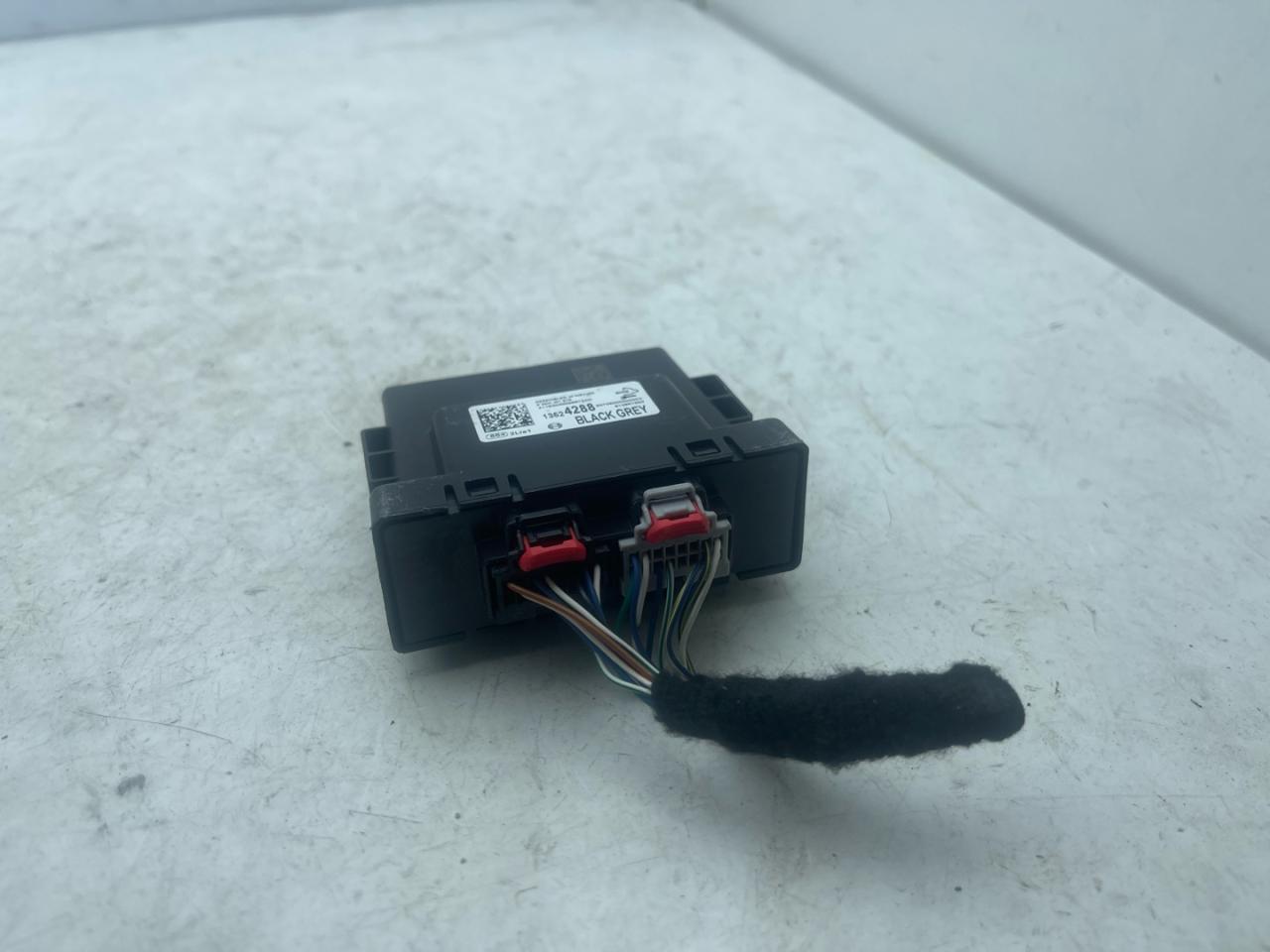 блок управления (другие) Chevrolet Equinox 3 поколение 2019, 2.0 л., бензин, АКПП, черный, внедорожник 5 дв., полный привод, 13524288 - фото №1