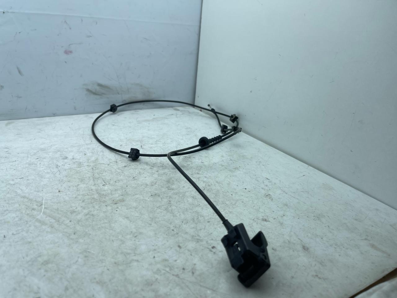 трос капота Chevrolet Equinox 3 поколение 2019, 2.0 л., бензин, АКПП, черный, внедорожник 5 дв., полный привод - фото №1