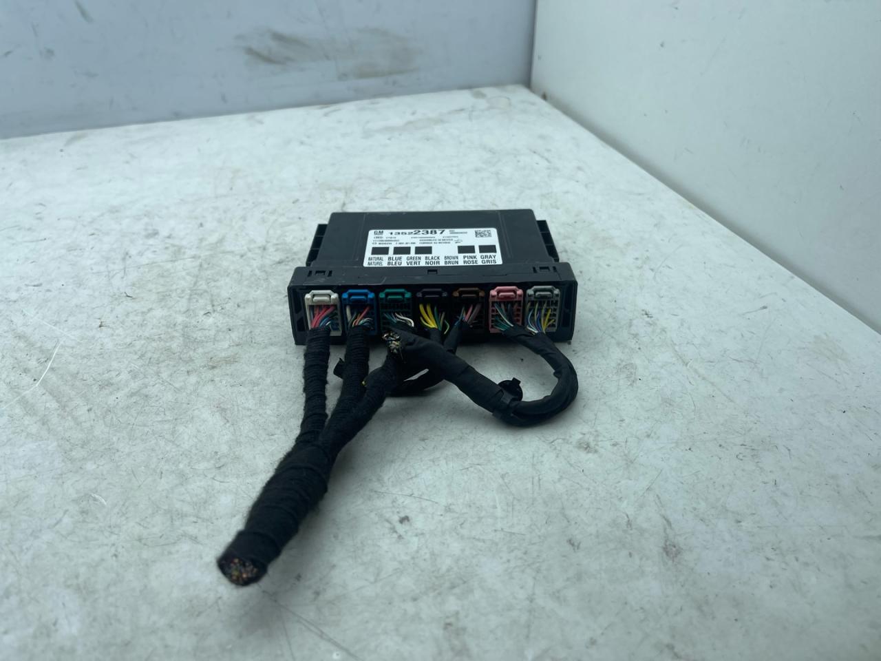 блок комфорта Chevrolet Equinox 3 поколение 2018, 2.0 л., бензин, АКПП, синий, внедорожник 5 дв., передний привод, 13522387 - фото №1