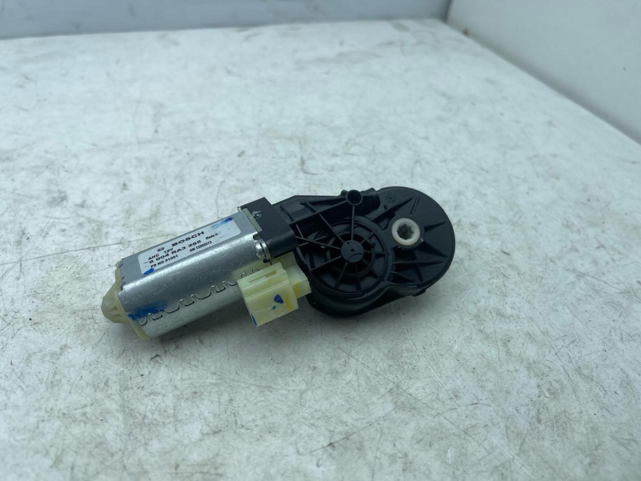 моторчик регулировки сиденья Chevrolet Equinox 3 поколение 2019, 2.0 л., бензин, АКПП, черный, внедорожник 5 дв., полный привод, 13595013 - фото №1