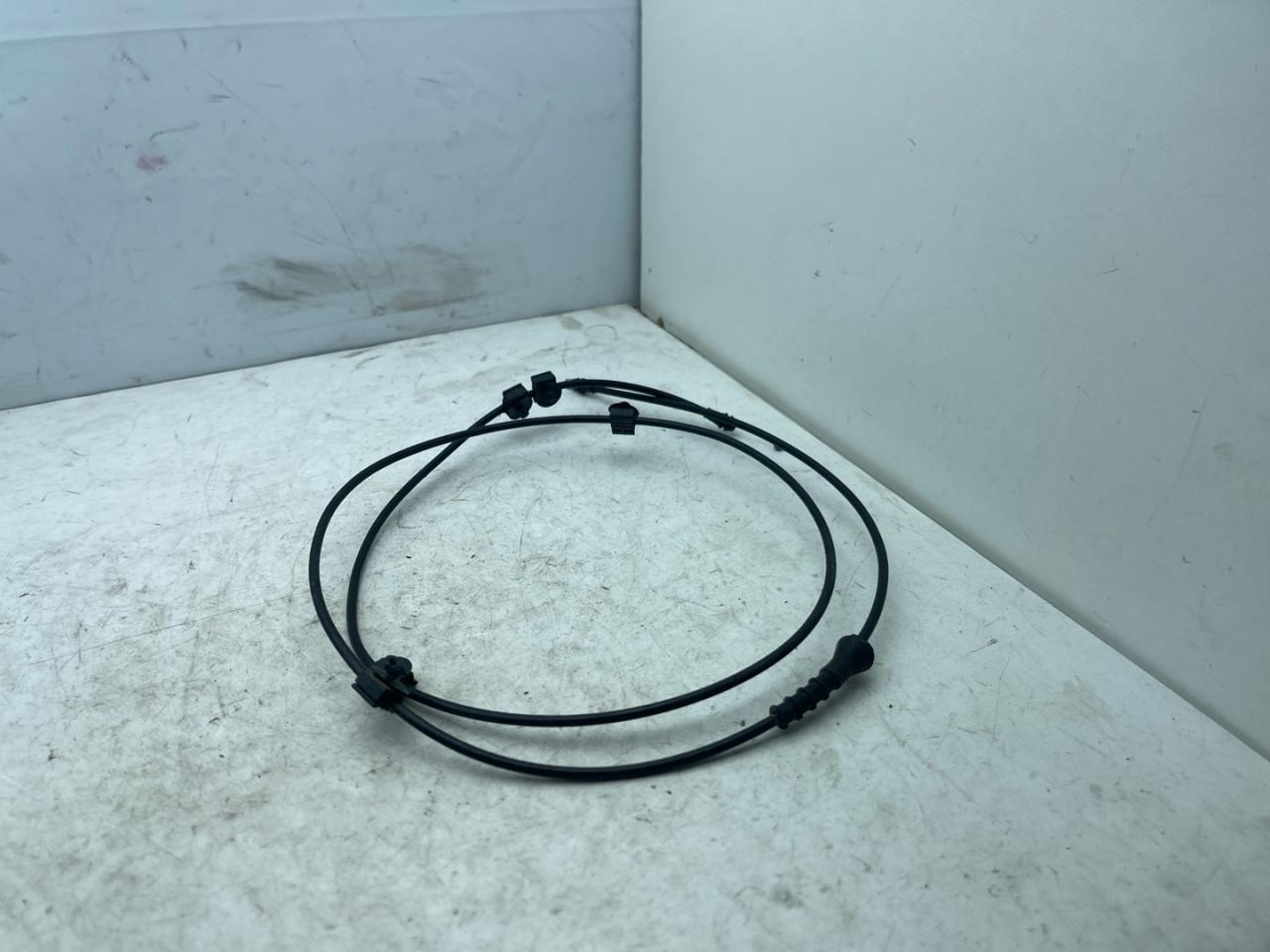 трос капота Chevrolet Equinox 3 поколение 2018, 2.0 л., бензин, АКПП, синий, внедорожник 5 дв., передний привод - фото №1