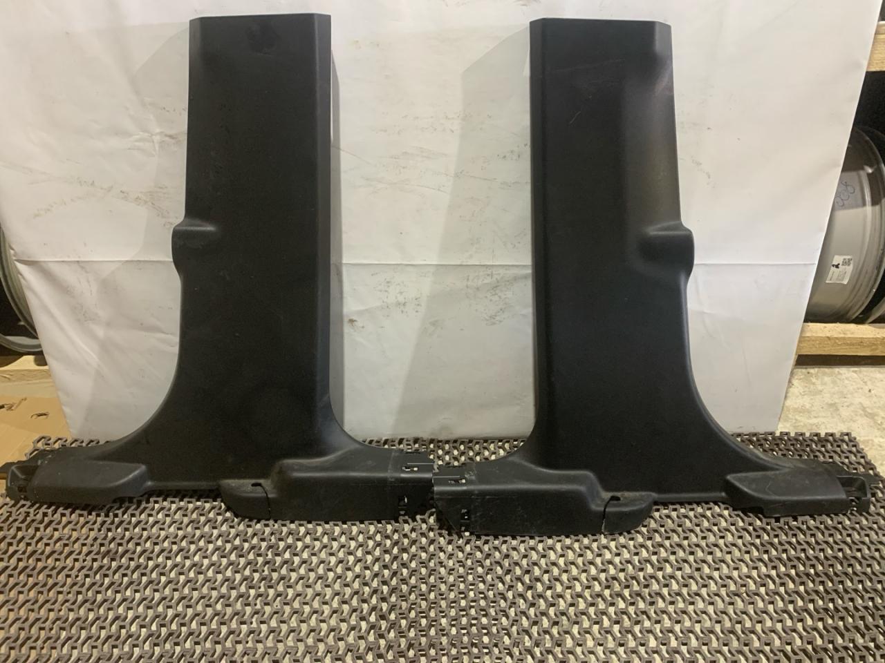 обшивка центральной стойки Ford Bronco Sport 1 поколение 2021, 1.5 л., бензин, АКПП, серебряный, внедорожник 5 дв., полный подключаемый привод, M1PBS243A85A, M1PBS343A84A - фото №1