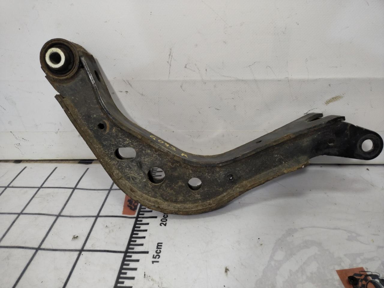 рычаг задний правый Chevrolet Equinox 3 поколение 2019, 2.0 л., бензин, АКПП, черный, внедорожник 5 дв., полный привод, 13377313 - фото №1